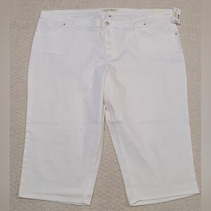 Fashion Bug 28W White Denim Capri Length Pants New Zipper Fly Button Closure